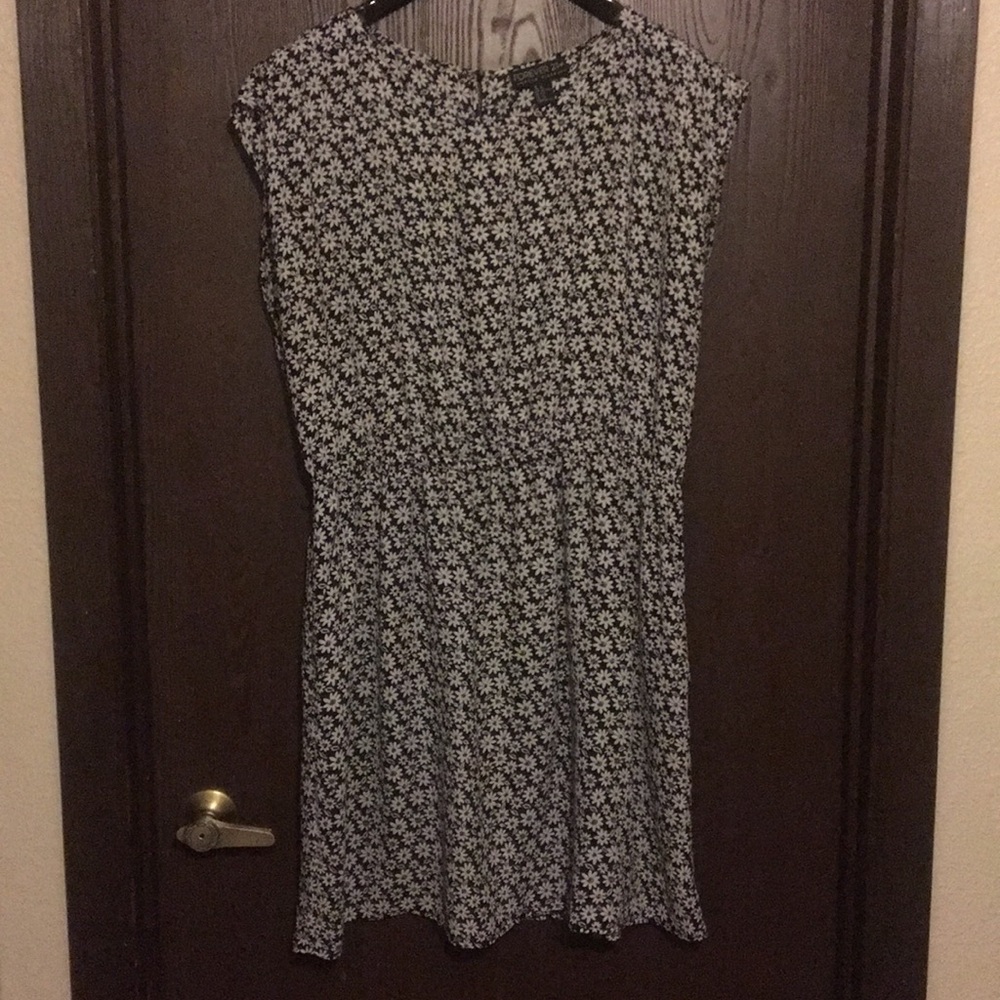 Pocketed Daisy Dress